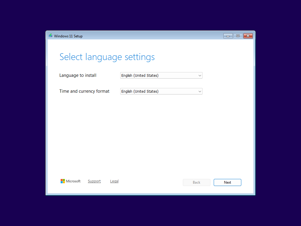 Windows Setup prompts you to select a keyboard layout before installing.