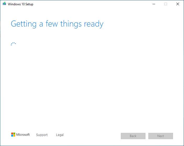 The Media Creation Tool is "Getting a few things ready".
