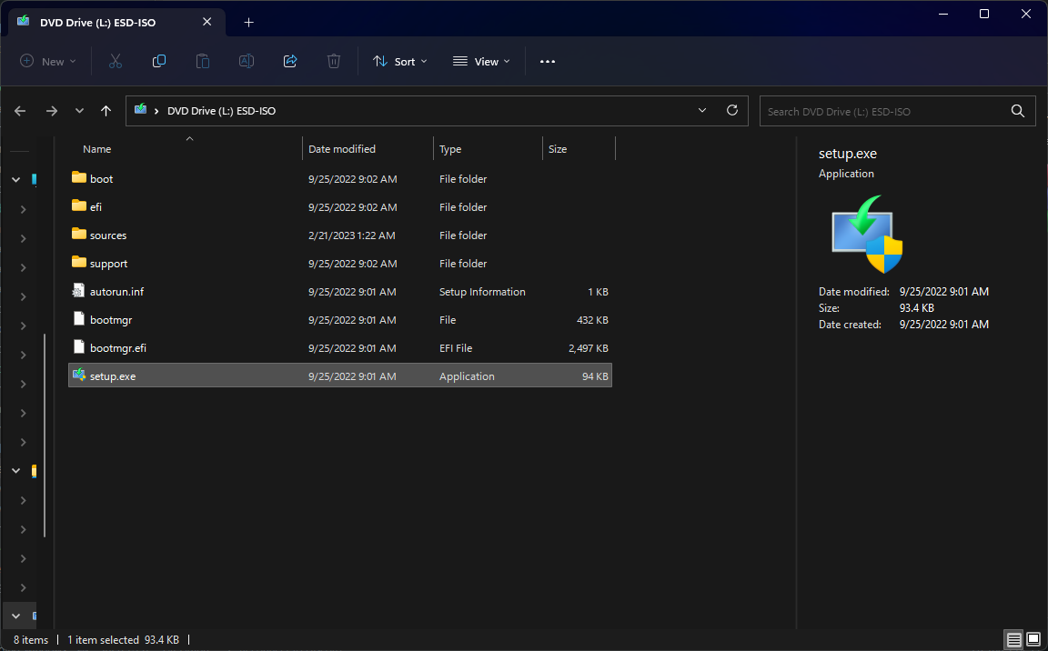 A Windows ISO is mounted in File Explorer. Its contents are shown, and a "setup.exe" file is selected.